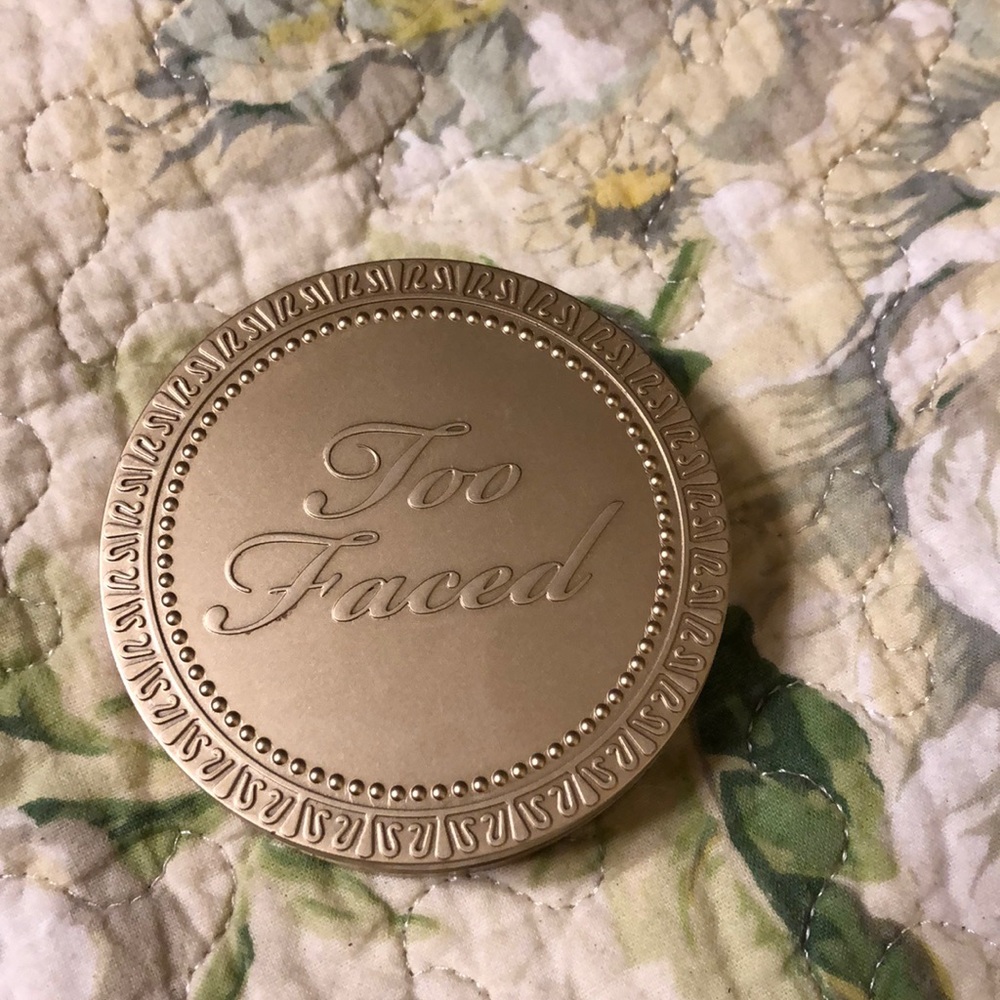 Too Faced Natural Bronzer Sun Bunny